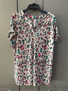 Short Sleeve Leopard Print Blouse in Neutral with Pink & Teal Accents